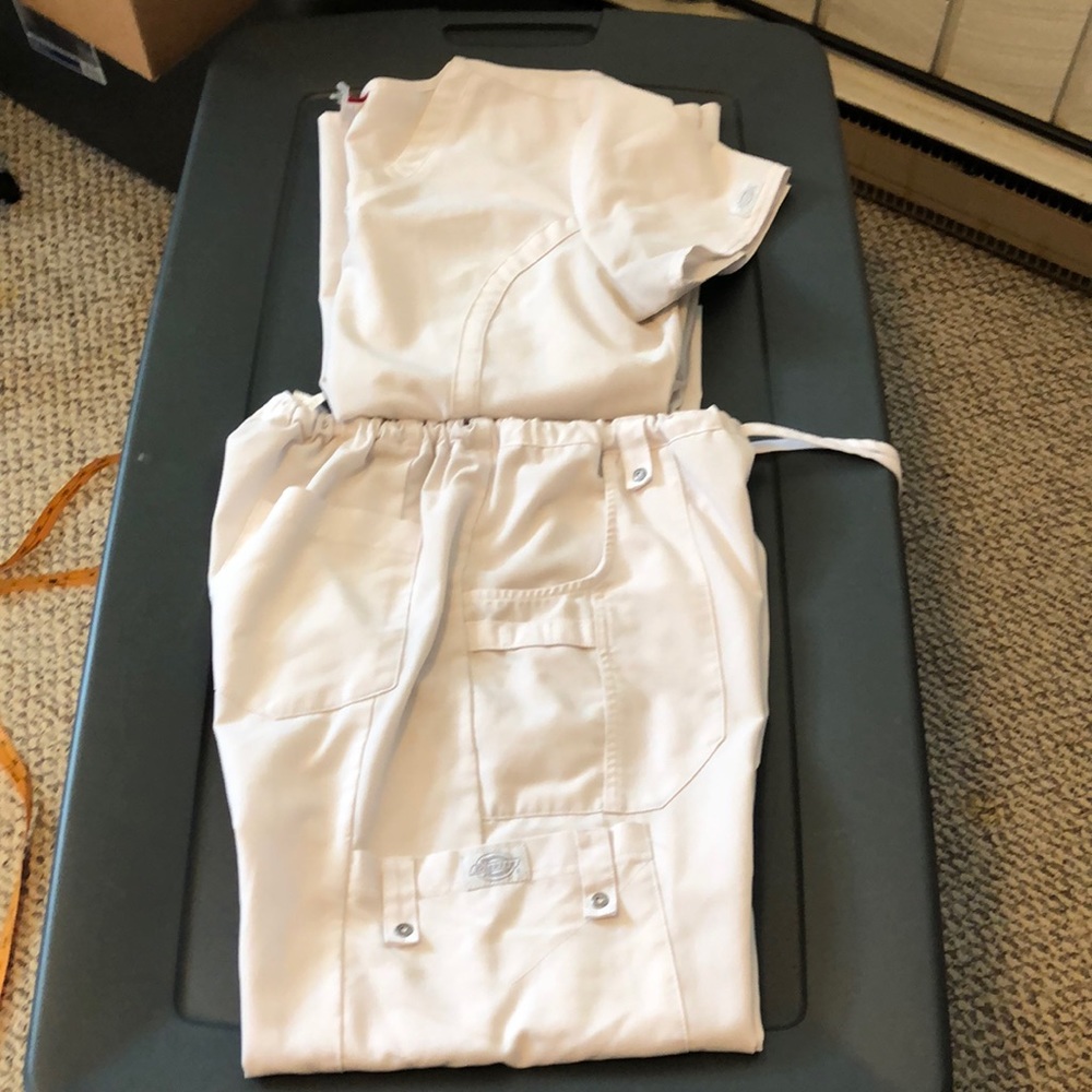 Scrub set
